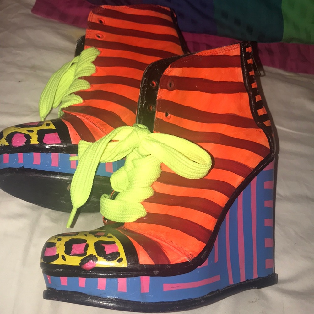 These pink lips Booties